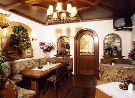 Landgasthof Deutsches Haus בית הארחה 2*